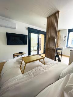 Wake up in white - Private Jacuzzi & cotton comfort - 5