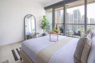 Frank Porter - Dubai Arch Tower , JLT - 1