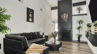 Modern Home w Shared Pool Yard Prime Location Fairlawn Lane B by AvantStay - 5