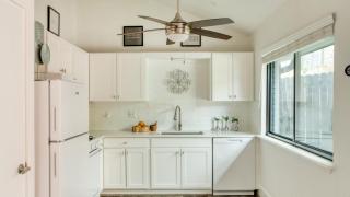 Modern Home w Shared Pool Yard Prime Location Fairlawn Lane B by AvantStay - 1