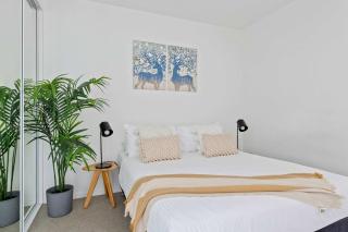 Cozy 2BR Retreat Steps from Melbourne Central - 1