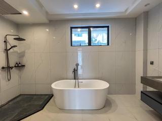 5BR Villa in Clark - 1