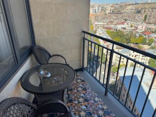 Center 2 BDR 2 BATH With Balcony Ararat View - 2