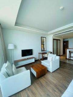 Da Nang Beachfront Apartment Balcony, Infinity Pool By A La Carte - 7