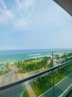 Da Nang Beachfront Apartment Balcony, Infinity Pool By A La Carte - 5