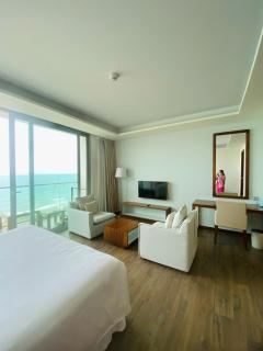 Da Nang Beachfront Apartment Balcony, Infinity Pool By A La Carte - Da Nang - 3