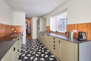 Stylish Coastal 3-Bed Retreat in Saltburn - 8