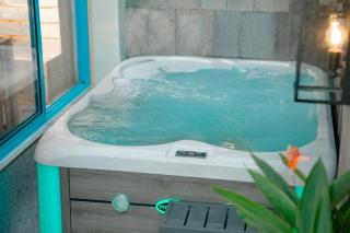 Ha Long 4BRS Beach Villa With Pool, Jacuzzi and Sauna - 0