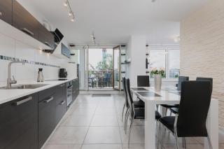 Riverside Apartment with Balcony by Noclegi Renters - Świnoujście - 1