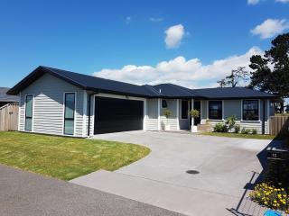 Beach days and cozy stays - sleeps seven - 0