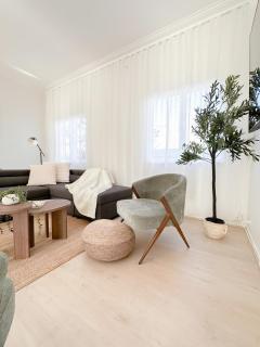 Penthouse Spot - Sleep 8 - Free Parking - 4km CBD - 5