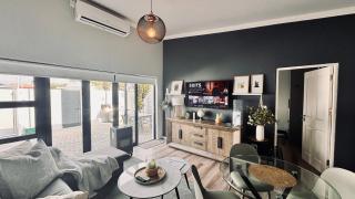 2 Bedroom, 4 Sleeper Hidden Gem Minutes from Blouberg Beach Front - 0