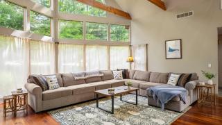 Lake Harmony Chalet w Hot Tub Arcades Near Beaches Ski Trails Everpine Lodge by AvantStay - 4