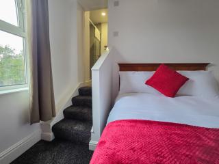 Hullywood rooms with shared kitchen facilities - 6