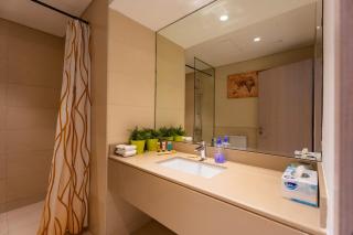 Modern 1BHK Near Yas Park Water's Edge 4 guest - 8