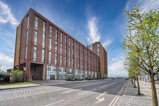 Relax in Style at our Cosy & Modern 2-Bed Flat - 4