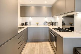 Relax in Style at our Cosy & Modern 2-Bed Flat - 2