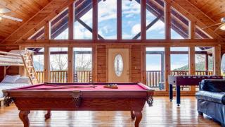 Lookout Lodge by AvantStay Sleeps 18 Hot Tub Game Room Movie Theater View - 8