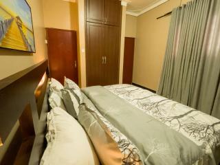 Homely 1BHK Hot Showers with Fast Fibre Wifi, Netflix, Furnished Kitchen - 8