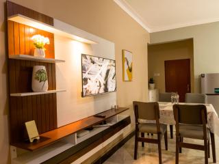 Homely 1BHK Hot Showers with Fast Fibre Wifi, Netflix, Furnished Kitchen - 5