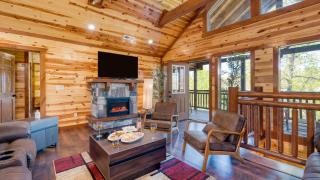 Dolly's Lodge by AvantStay Sleeps 28 - Luxe Smokies Cabin Game Room Hot Tub Views Near Attractions - 5