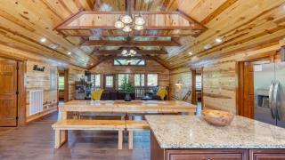Dolly's Lodge by AvantStay Sleeps 28 - Luxe Smokies Cabin Game Room Hot Tub Views Near Attractions - 3