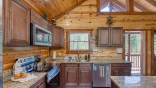 Dolly's Lodge by AvantStay Sleeps 28 - Luxe Smokies Cabin Game Room Hot Tub Views Near Attractions - 1