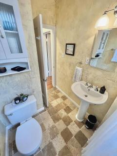 Three Bedroom Home in Long Beach - 4