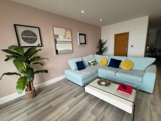 Luxury 1BR Seafront Apartment - 3