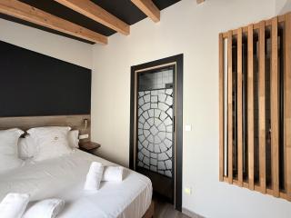 Pou by Seaward Suites - 2