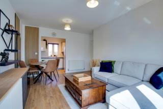 Pass the Keys Stylish and Modern Flat with Free Parking - 3