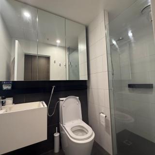 Stylish Docklands Haven - 6