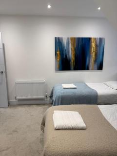 Tranquil 2BD in Hendon - 9