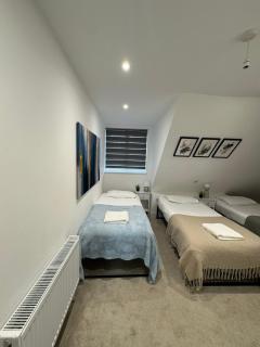 Tranquil 2BD in Hendon - 6