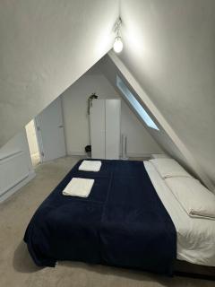 Tranquil 2BD in Hendon - 1