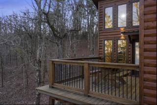 Three Bears Hideout Luxury Mountain Cabin Getaway for Families & Groups - 9