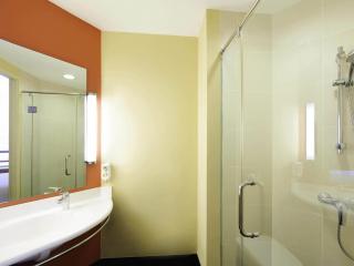 Ibis Singapore Novena - 5