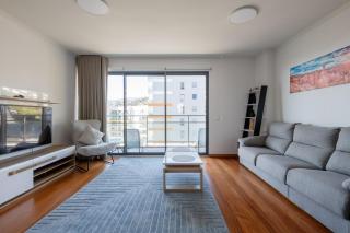 Nomad Escape Spacious Apartment with Pool & Gym - 2