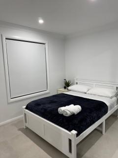 Bran new home with ducted AC to stay in Sydney - 8