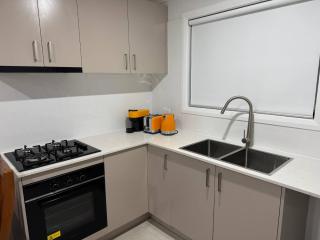 Bran new home with ducted AC to stay in Sydney - 6