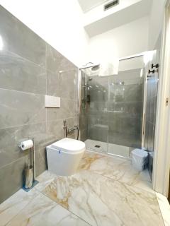 The Central House Piacenza camere con bagno privato self check in - 3