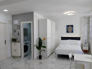 Modern studio in downtown Torremolinos, close to the beach - 0