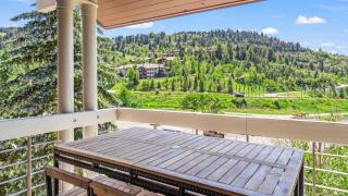 Walk to Slopes Hot Tub Balcony Views Mins to Main Street Deer Valley Haven by AvantStay - 8