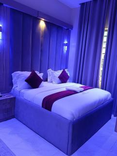 TONELZ HOTEL AND Suites - 9