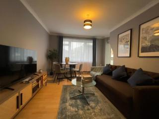 Elegant & Modern Flat in SW London - 8