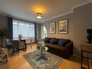 Elegant & Modern Flat in SW London - 2