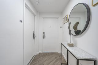 Spacious Connecting Studios Sleeps 4 with 2 Parking Spots - 9