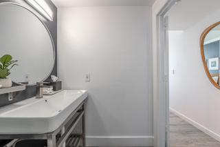 Spacious Connecting Studios Sleeps 4 with 2 Parking Spots - 5