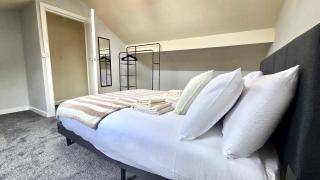 Comfy Entire Apartment with Free Parking in Bury Town - 8