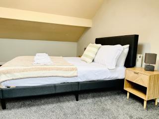 Comfy Entire Apartment with Free Parking in Bury Town - 6